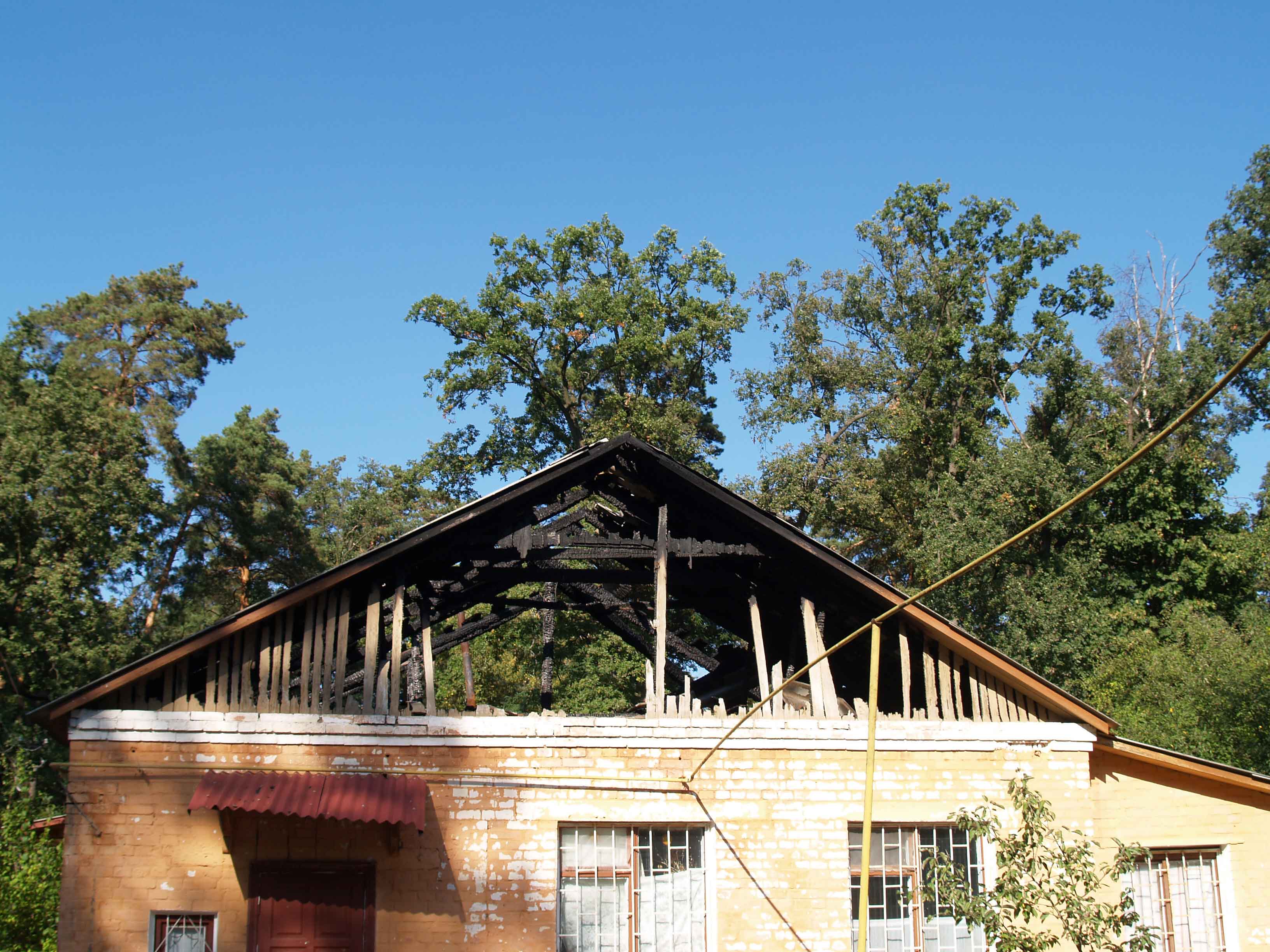 Восстановим сгоревшую кровлю