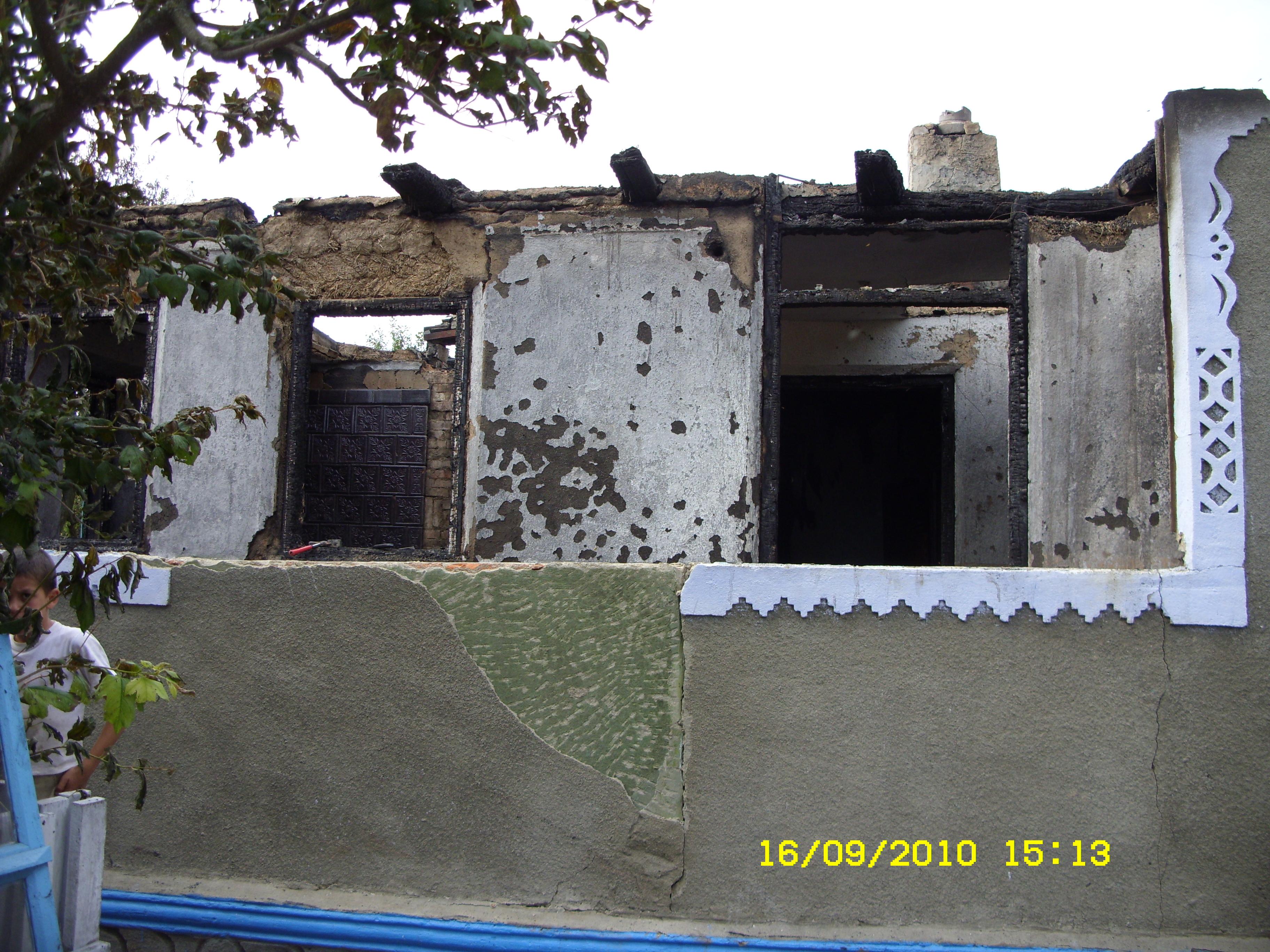 У сусідів згоріла хата!