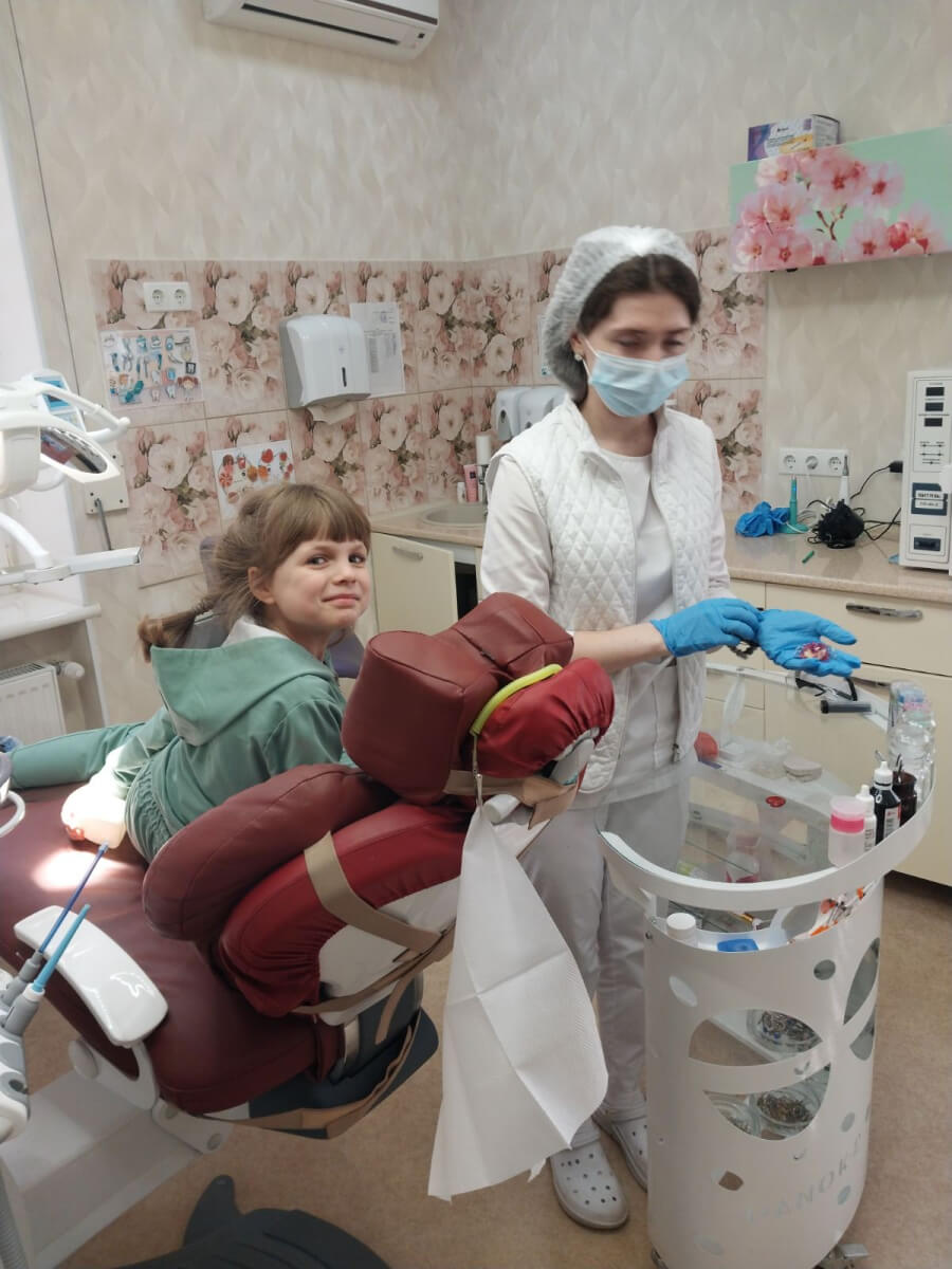 Сашко і Катруся у ортодонта (english version below)