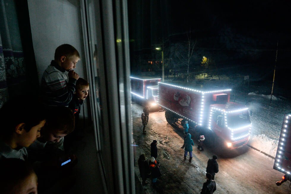 Никогда не дарите подарки детям из детских домов!