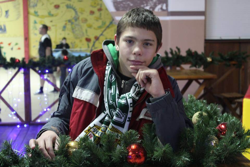 Славі потрібна підтримка старшого друга!