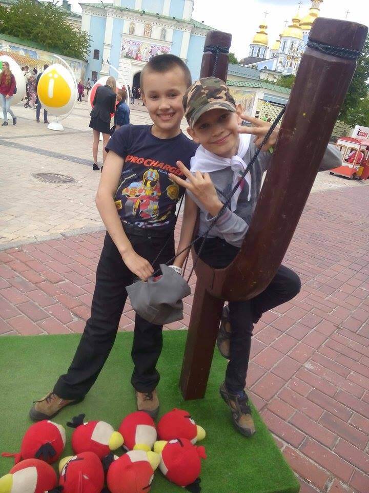 Травневі свята разом з молодшим другом!