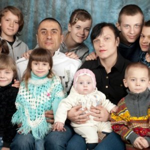 Народными героями Украины стали супруги-христиане, усыновившие семерых ВИЧ-инфицированных малышей
