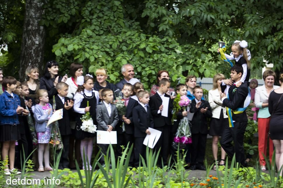 Потрібен одяг на випускний вихованцям Васильківської школи-інтернат!