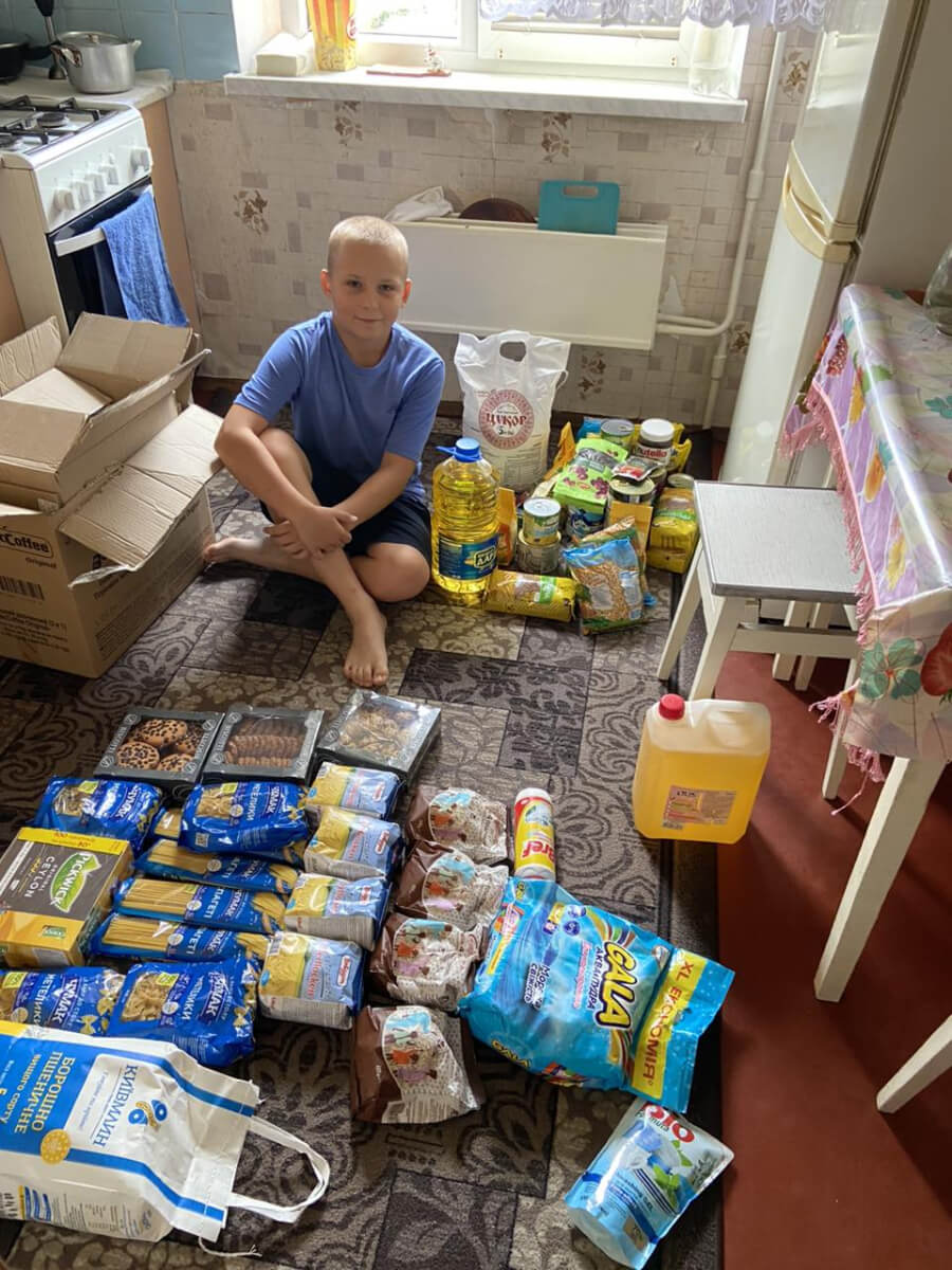 Продуктові набори для 12 родин