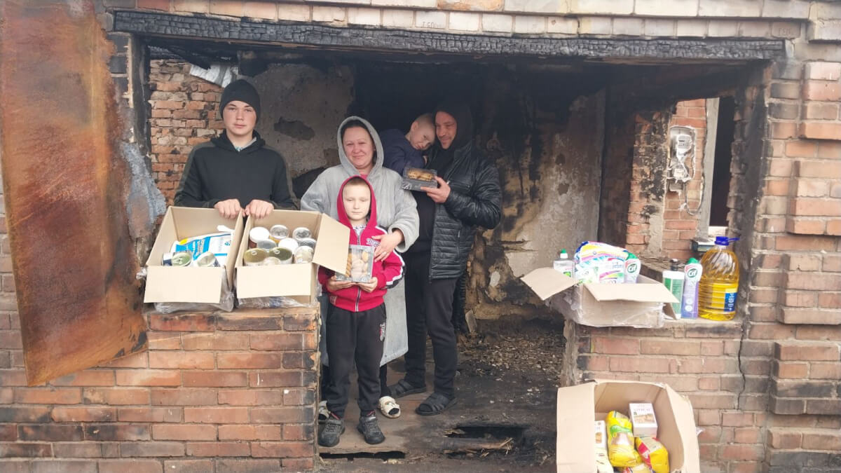 14 родин отримали продуктові набори