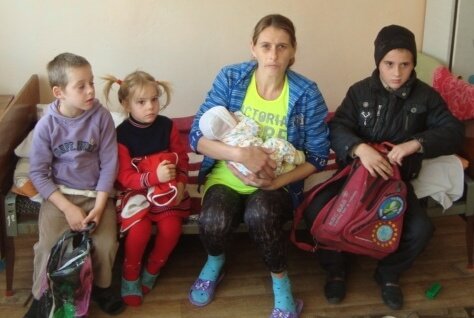 Діти багатодітної сім’ї Романюк за крок до дитячого будинку!