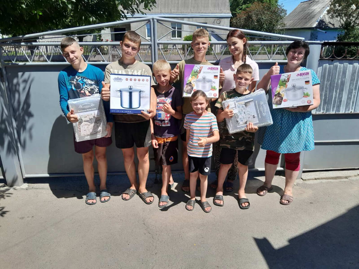 Постіль та посуд для ДБСТ  (english version below)