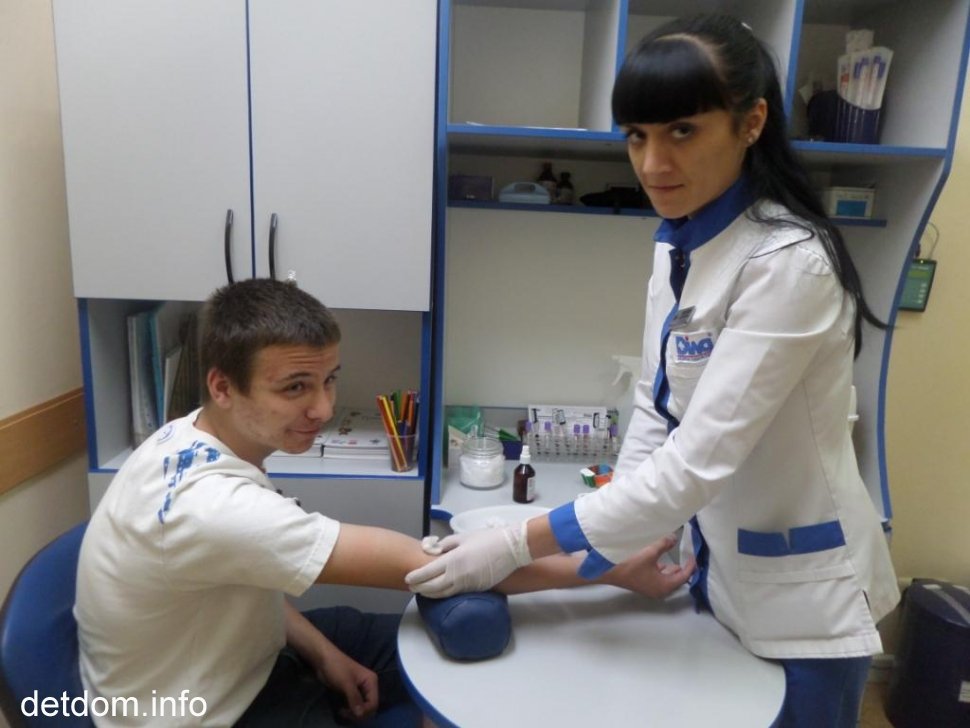 Вихованці ДБСТ родини Вовк здали аналізи в лаболаторії «Діла»!