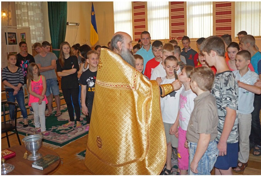 Воспитать сирот