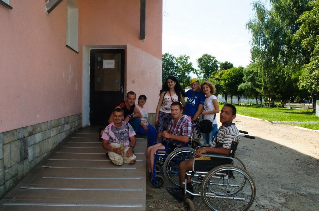 Волонтери «Української благодійницької мережі» провели майстер-клас ручних робіт для вихованців Залучанського дитячого будинку-інтернату