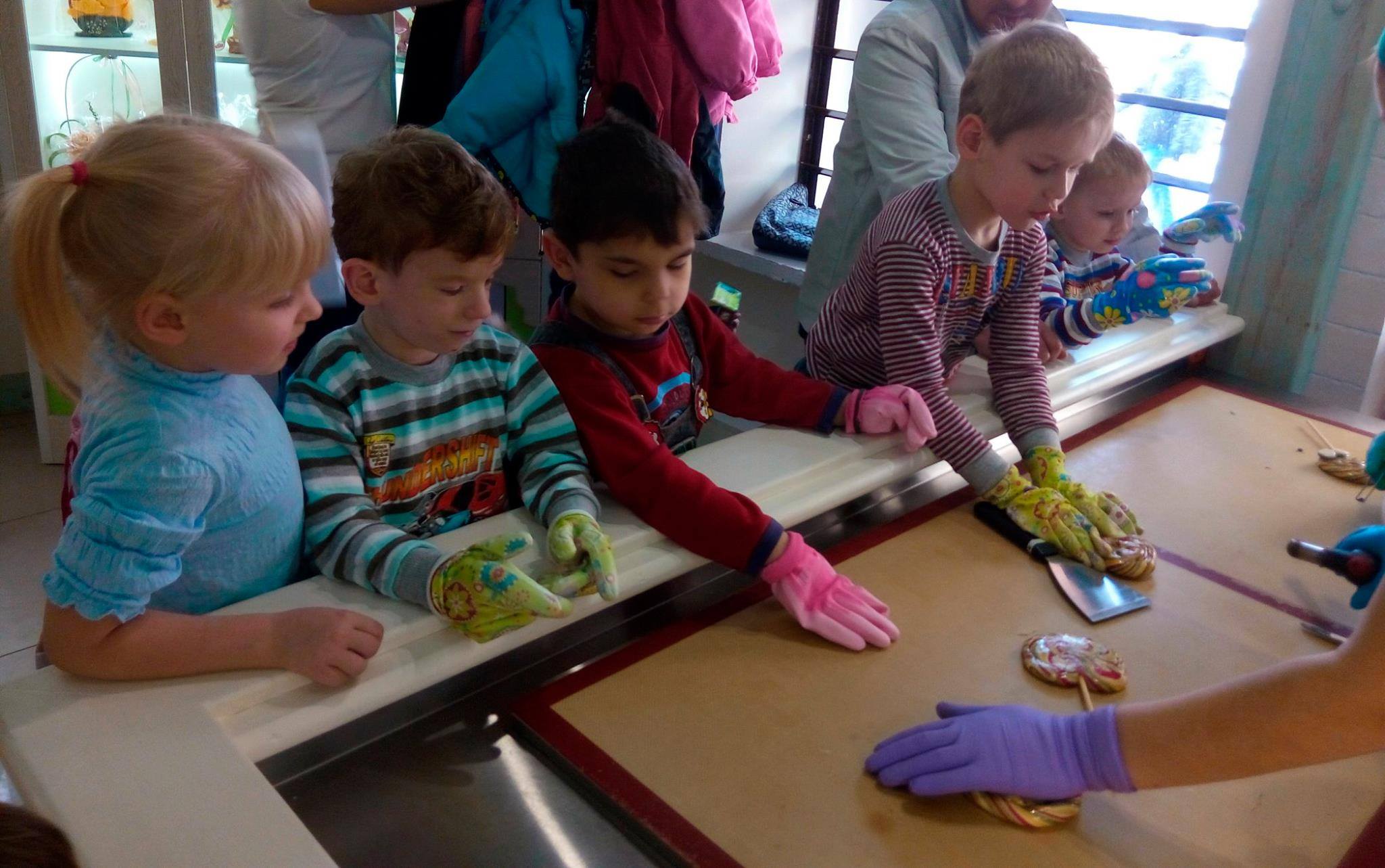 6 квітня - малюки з ДБ "Зелений Гай"  відвідали карамельну майстерню, м.Харків