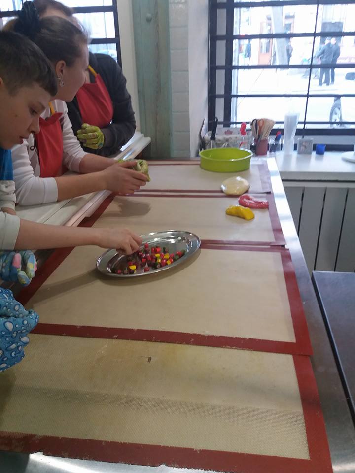 10 марта - дети из РЦ Гармония в Карамельной мастерской, Харьков