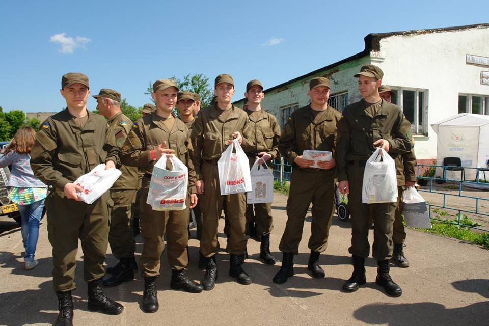 22 мая - мальчишки из Комаровского ДД на РетроСлёте в г.Харьков
