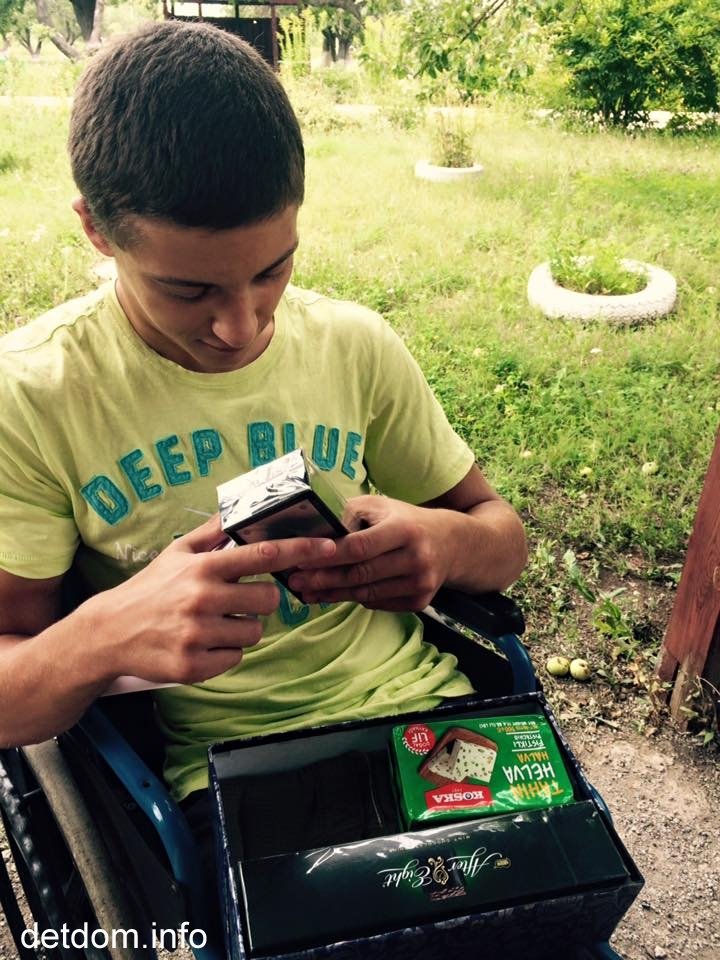 Зустріч шефа Наталі та вихованця Сашка у КУ "Комарівський дитячий будинок-інтернат"