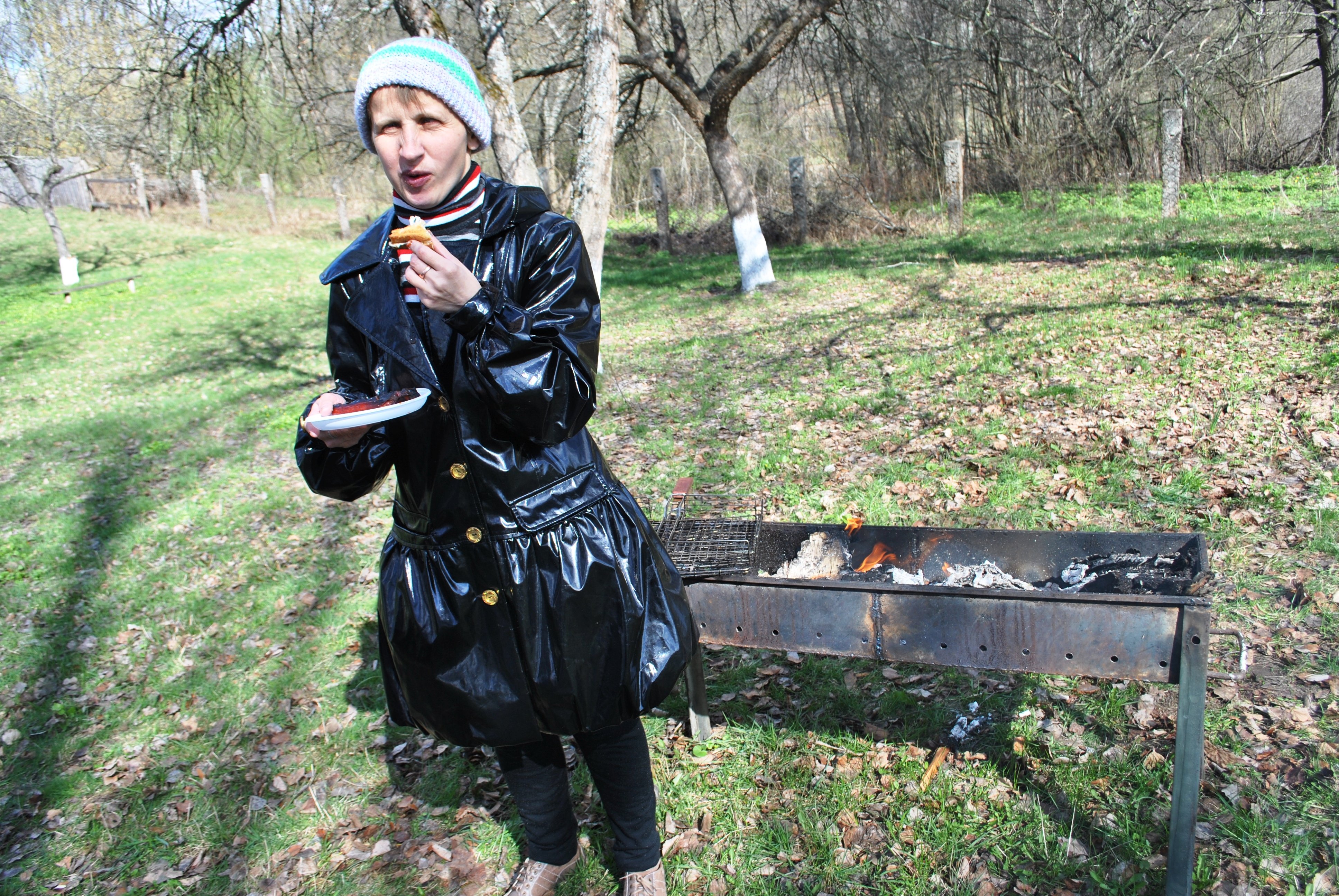 Приємний сезон барбекю на траві із вихованками Пугачівського дитячого будинку-інтернату