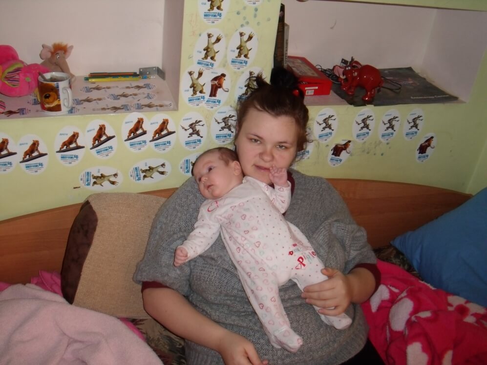 Потрібна допомога з житлом матері-одиначці