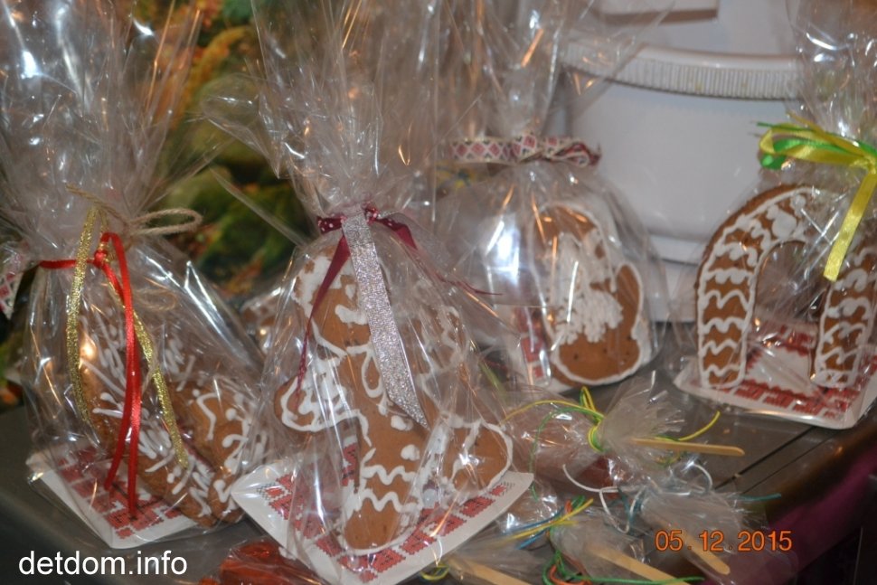 Ярмарка-продаж дитячих поробок на Михайлівській площі!