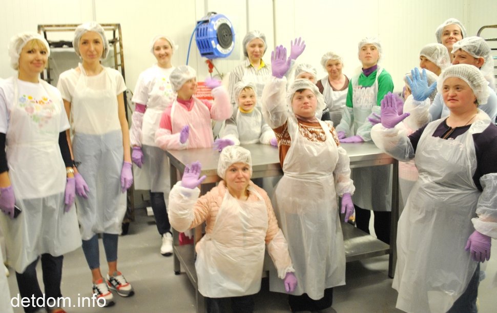 Вихованки інтернату приміряли на себе почесну роль пекаря