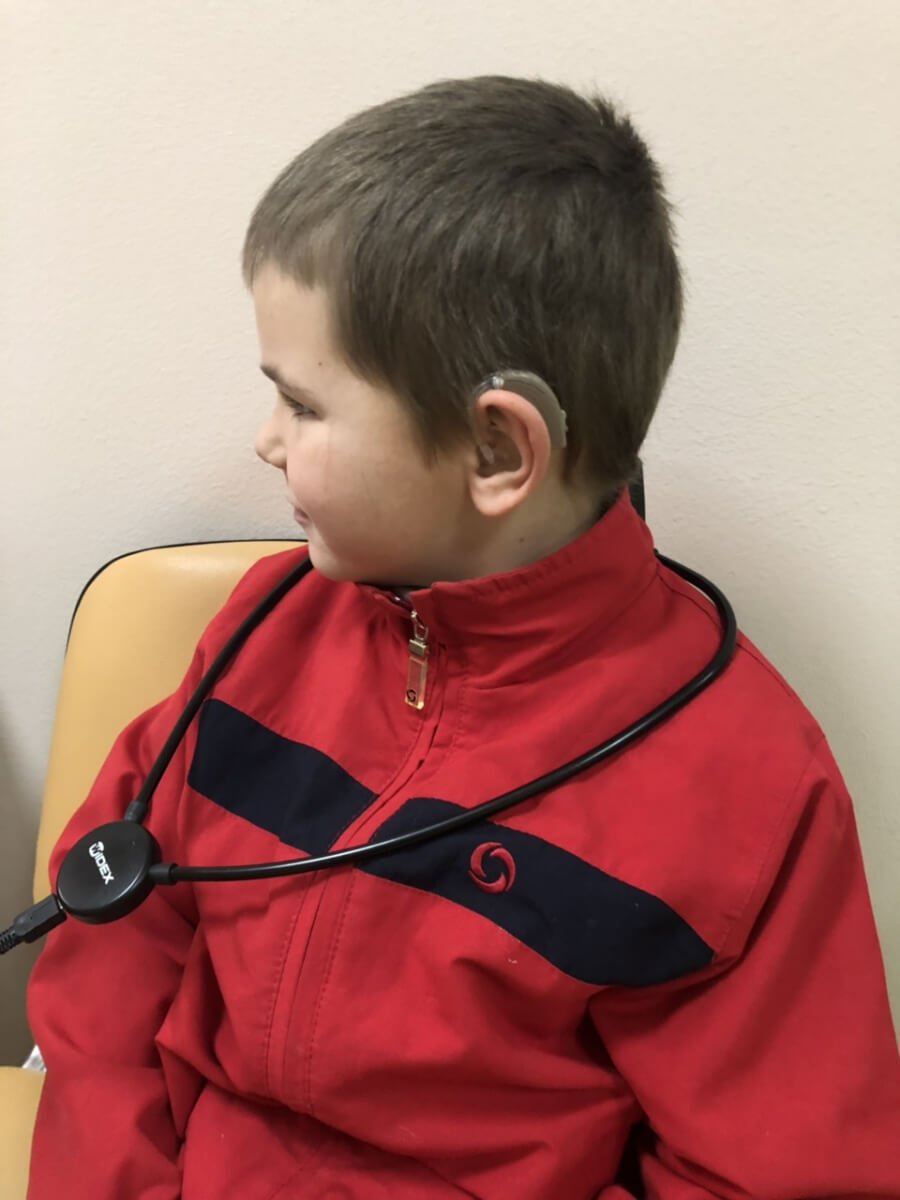 Слухові апарати встановлено!