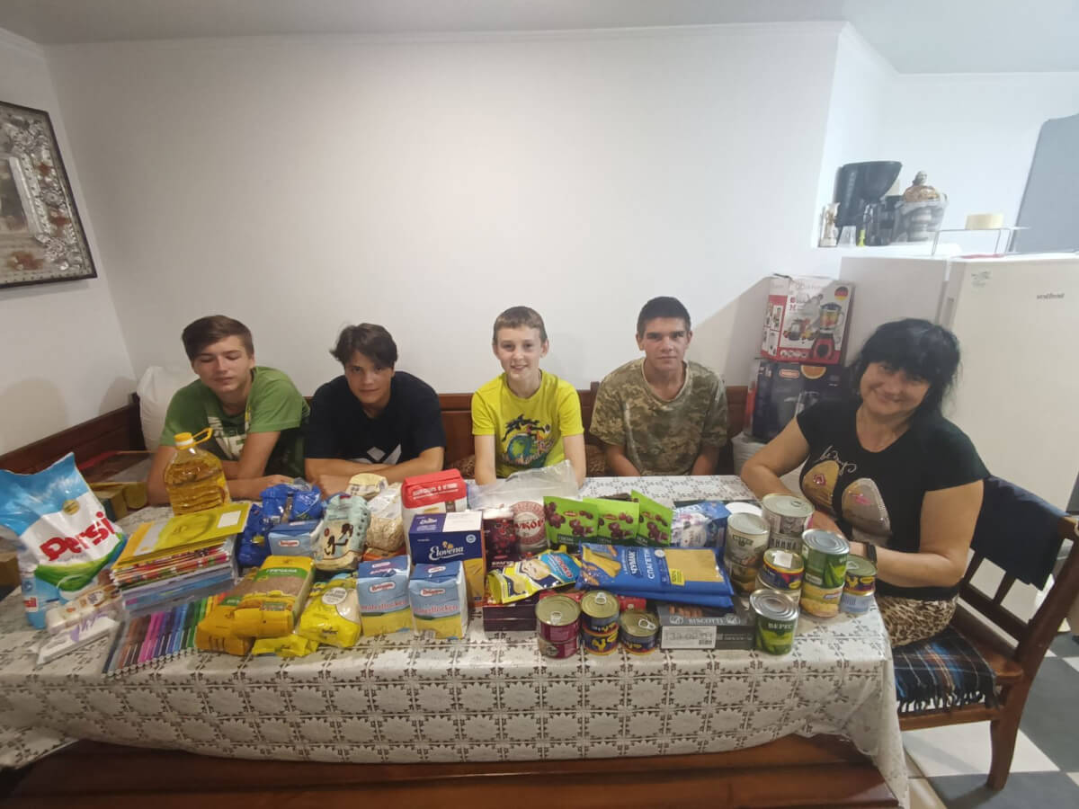 Підтримуємо дитячі будинки сімейного типу (english version below)