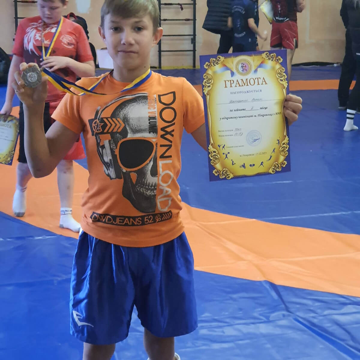 Артем мріє стати військовим