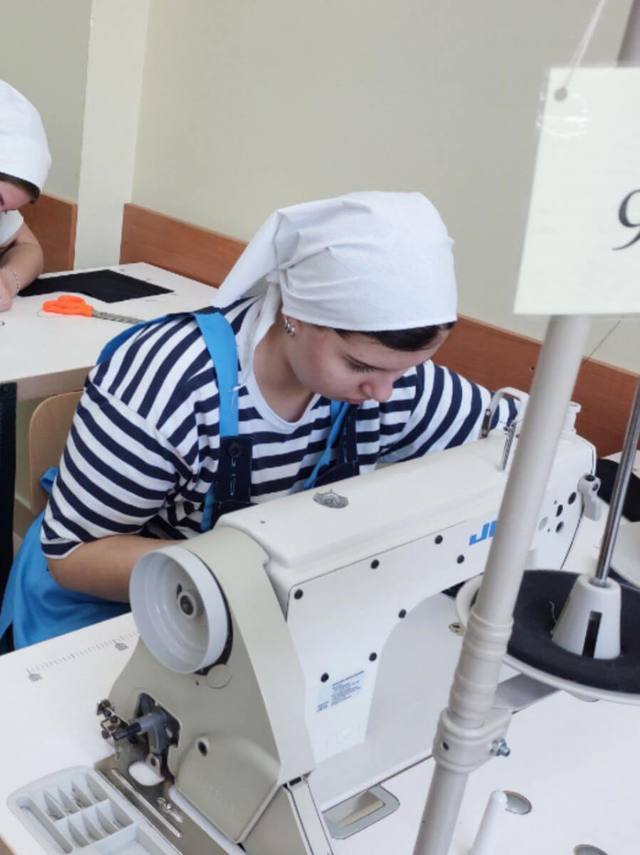 Олександра Т. мріє шити круті спортивні костюми  (english version bellow)