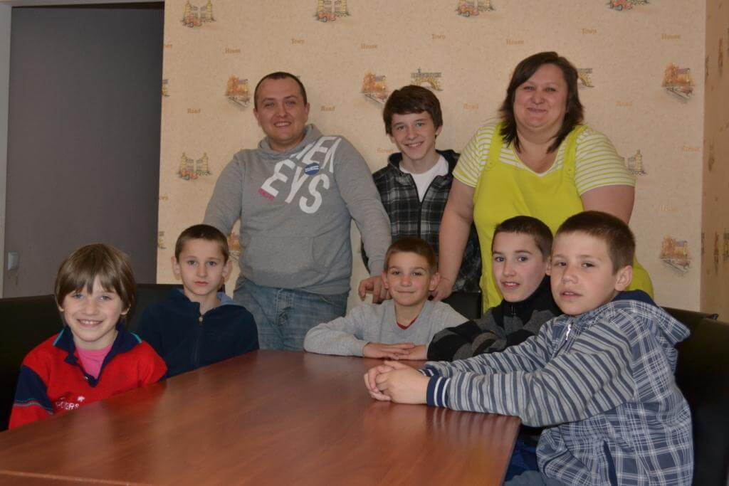 Потрібні волонтери в ДБСТ для інтелектуального розвитку дітей