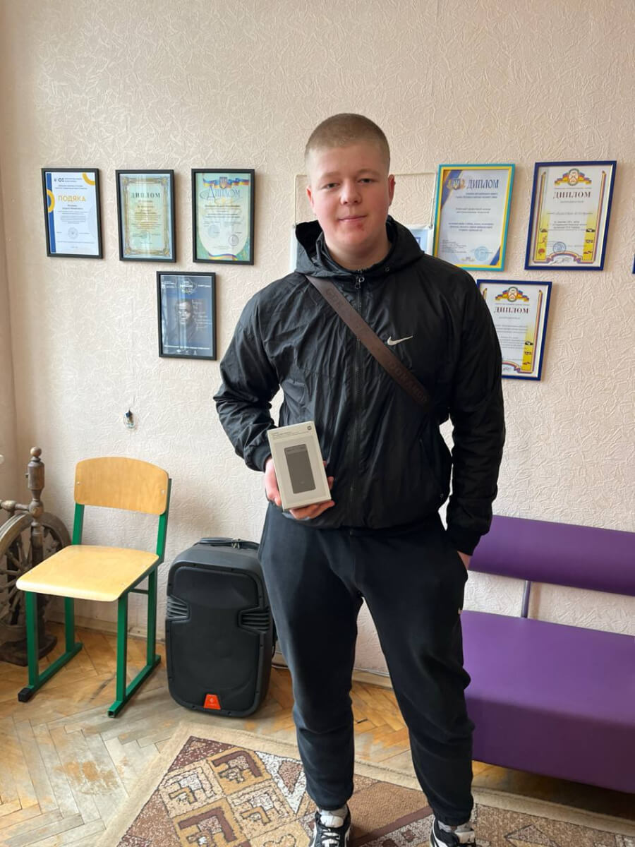 Заряджені на успіх. Павербанки для учасників проєкту ‘Успішний старт’ (english version bellow)