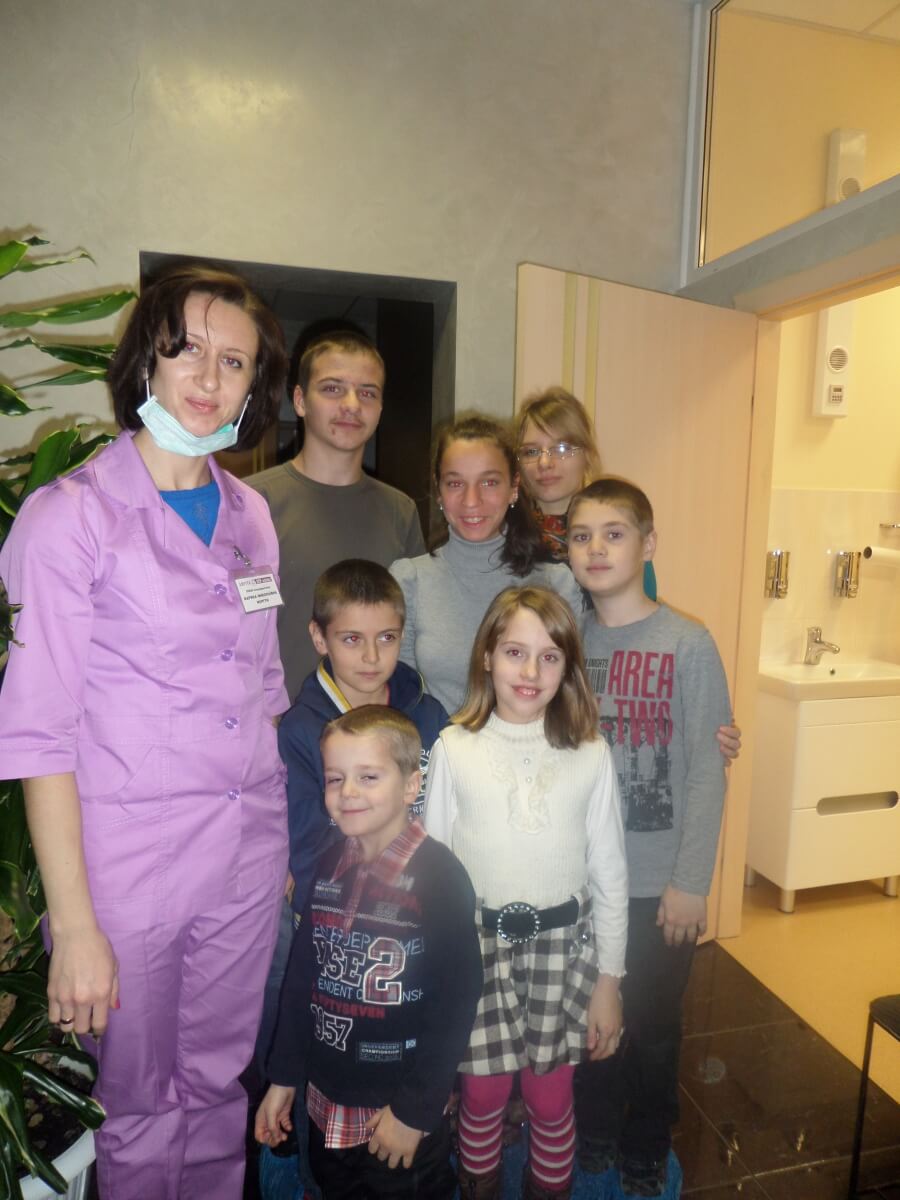 ЛОР-«КЛІНІКА АМРІТА»: ЛОР-«КЛІНІКОЮ АМРІТА» оглянуто вихованців ДБСТ родини Вовк