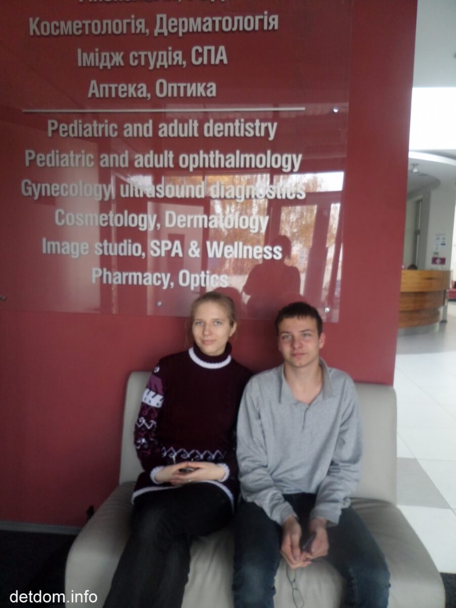 Клініка «Світ зору»: «Світ зору» оглянув вихованців ДБСТ Вовк!