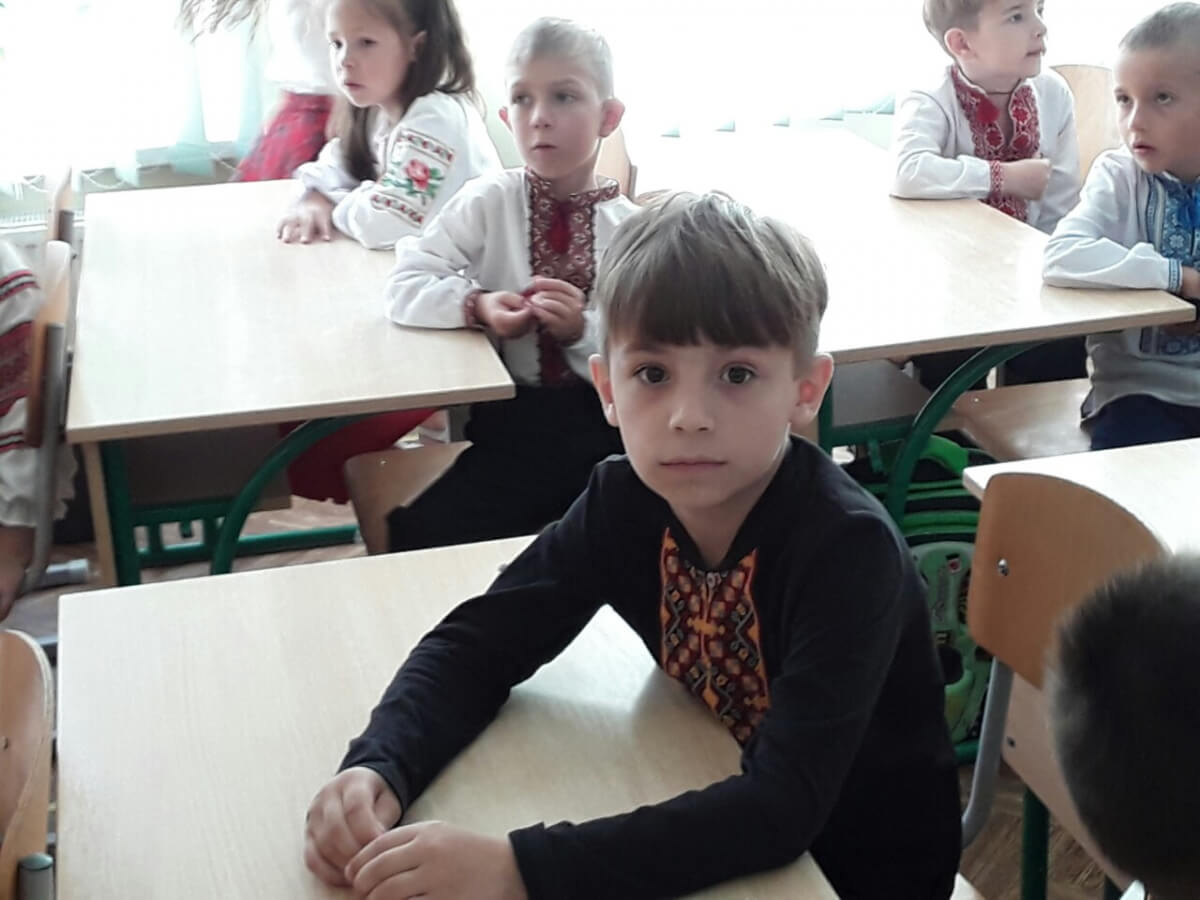 Потрібна гітара для талановитого хлопчика!